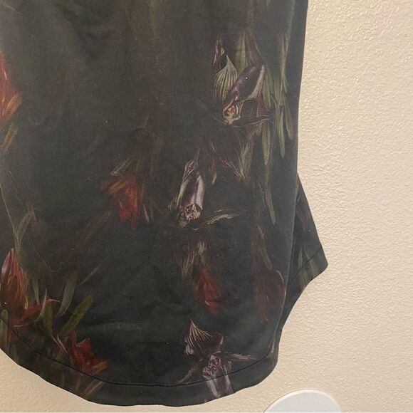 Lululemon Atma Tank Midnight Iris Multi Black floral print size 8/10 - Picture 7 of 13